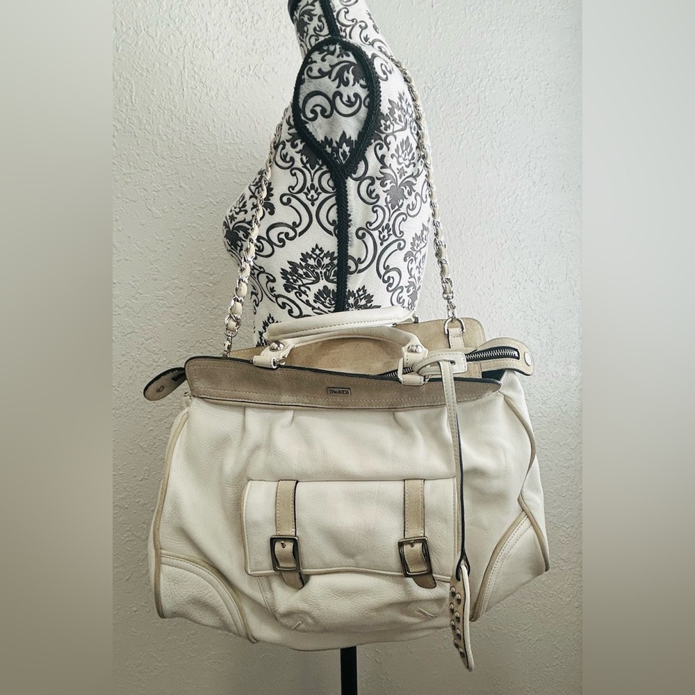 Be & D shoulder bag chain strap and studded luggage tag White leather